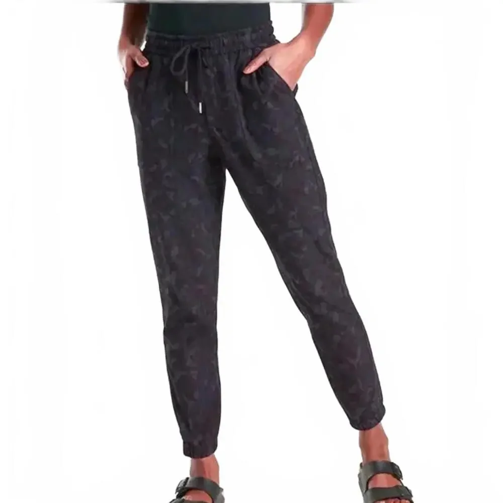 Athleta Farallon Jogger Pants Stratum Camo Navy Elastic Waist Size 4 Stretch - Picture 2 of 9